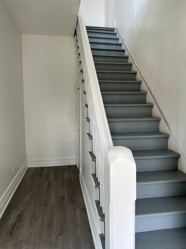 Foto principal - Recently Remodeled 2 bedroom 1 bath duplex