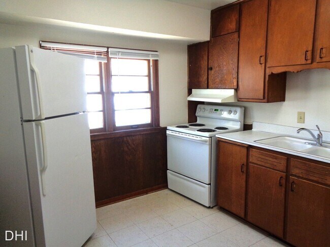 Building Photo - 2 br, 1 bath House - 300 So. 40