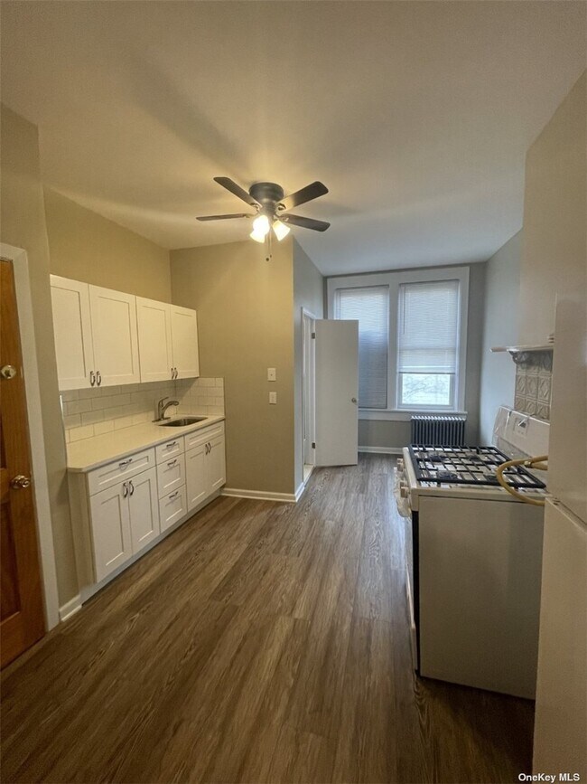 Building Photo - 72-15 62nd St