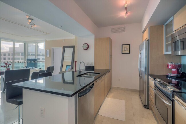 Building Photo - 950 Brickell Bay Dr