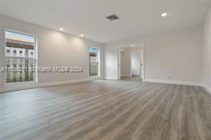 Foto del edificio - 8881 N Lake Dasha Dr