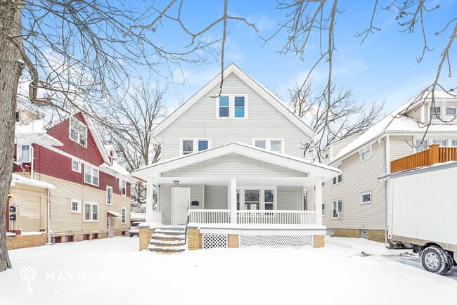 Building Photo - 3355 Desota Ave