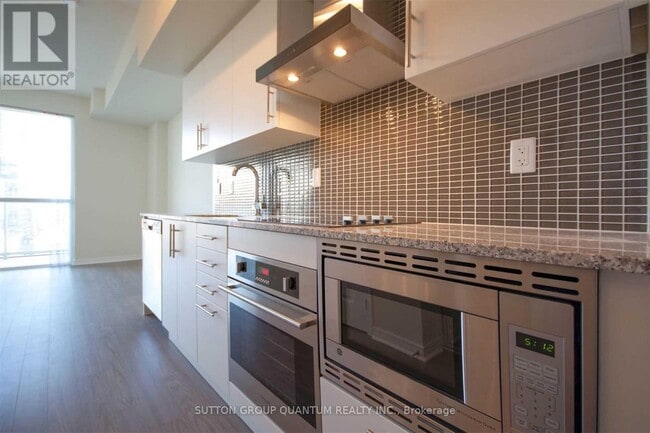 Photo du bâtiment - 352 Front St W