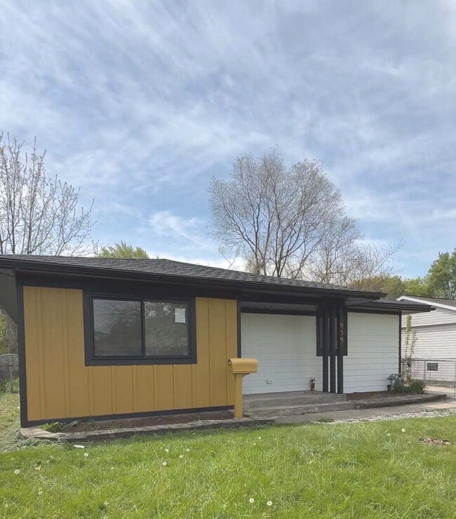 Building Photo - 939 S Fletcher Dr