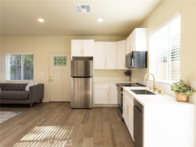 Foto del edificio - 8434 Gothic Ave