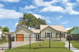 Building Photo - 7125 Gillen St