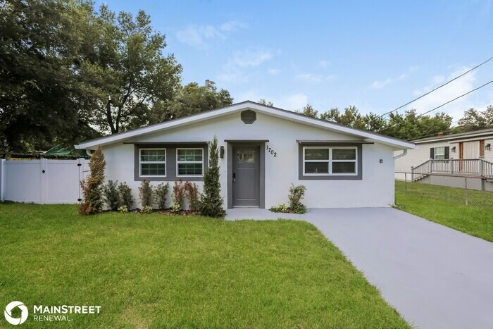 Primary Photo - 1702 Holliday Dr