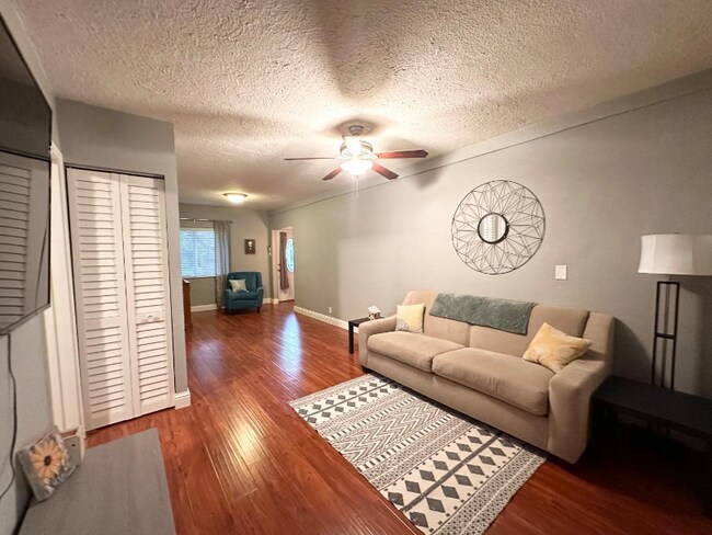 Building Photo - 205 B St