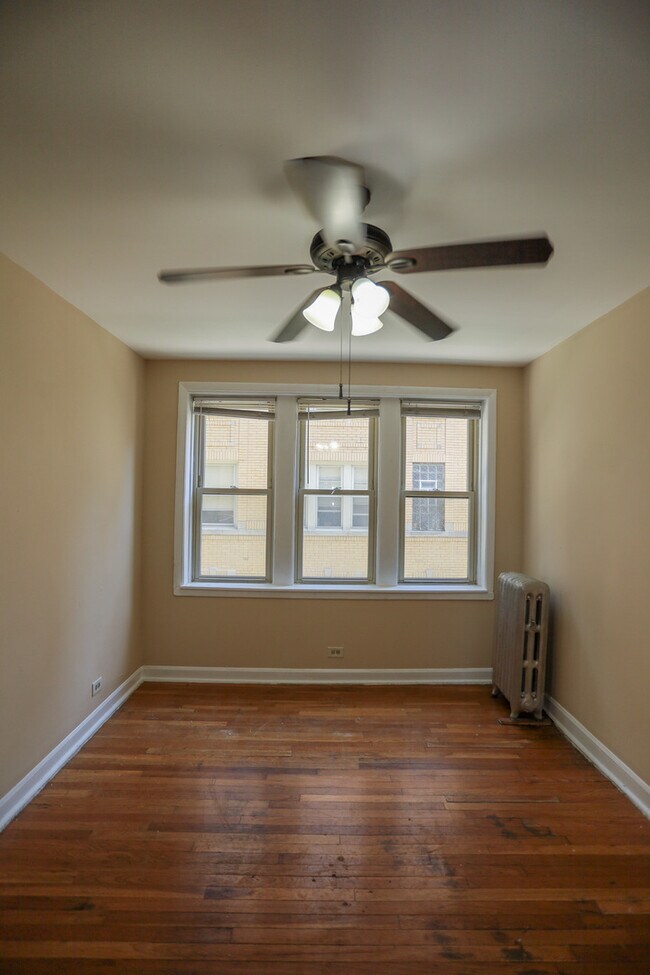 Building Photo - 4730 W Addison St