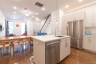 Building Photo - 289 Pavonia Ave