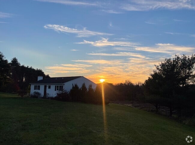 Sunset views - 387 Eichybush Rd