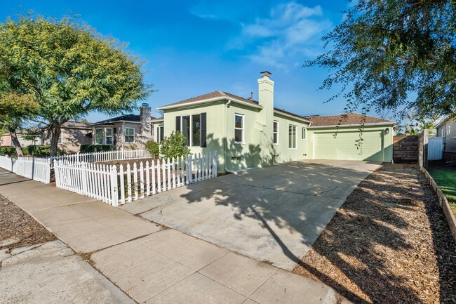 Foto del edificio - 4565 Estrella Ave