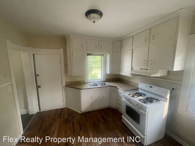 Building Photo - 3 br, 1 bath House - 3241 N DETROIT