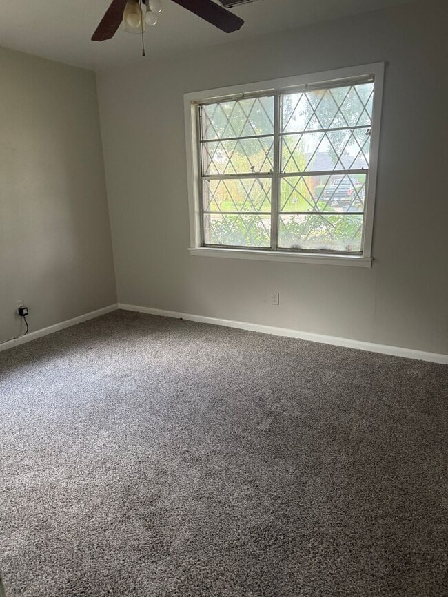 Building Photo - 3 bedroom 1 bath