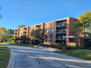 Building Photo - 1605 E Central Rd
