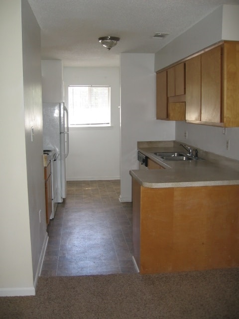 Large 2Bd/1Ba Kitchen - Forest Hills Apartments