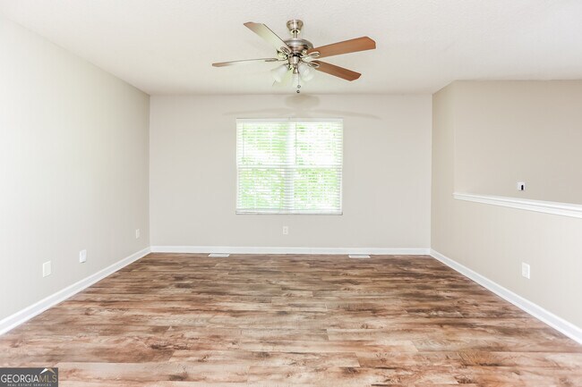 Foto del edificio - 7220 Woodcreek Way