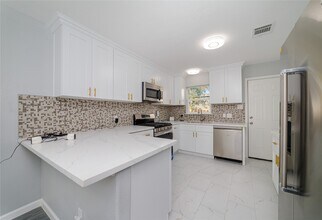 Building Photo - 1716 Crestdale Dr