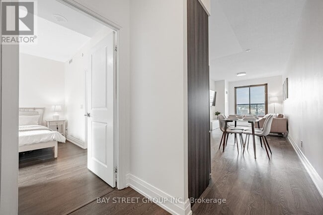 Building Photo - 591 Sheppard Ave E