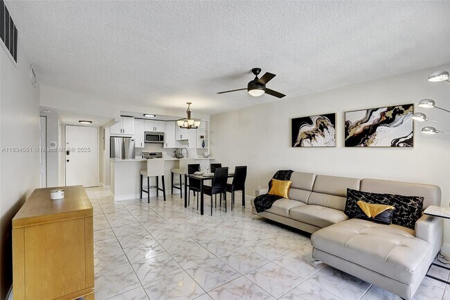 Foto del edificio - 253 S Cypress Rd