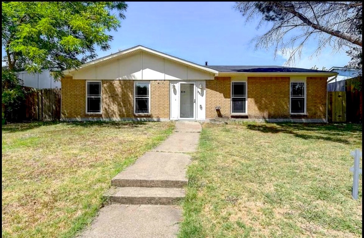 Front of house - 9226 Millwood Dr