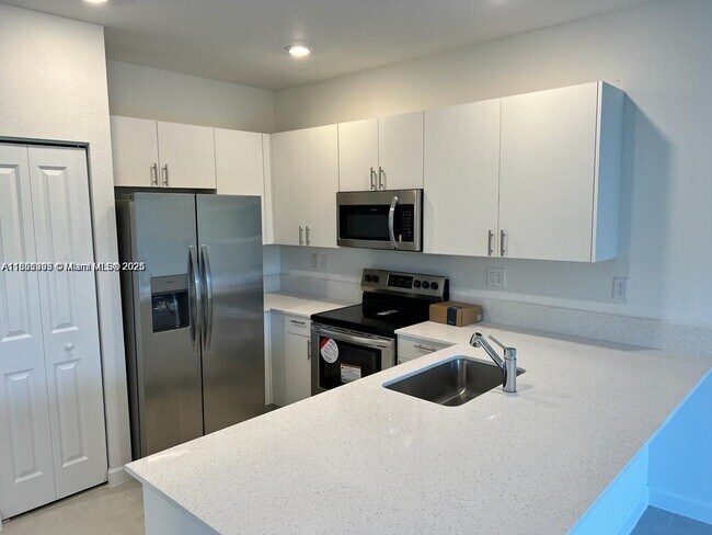 Foto del edificio - 2633 SE 10th St