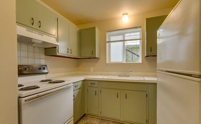 Foto del edificio - AVAILABLE NOW! 2 Bedroom Apartment Magnolia w/ Fireplace & Parking!