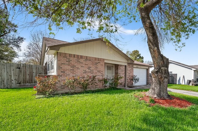 Building Photo - 10738 Highland Woods Dr