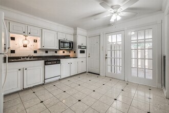 Building Photo - 7225 Beechnut St