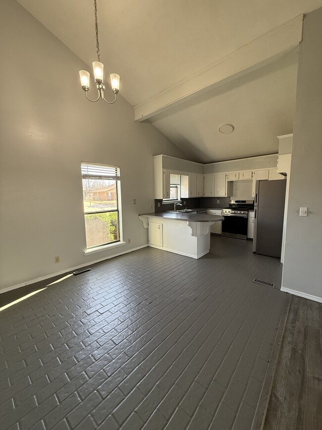 Building Photo - 4802 N Britton Dr