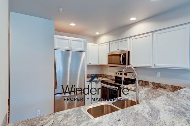 Building Photo - 2 Bedroom 2 Bath Condo in Summerwind Community