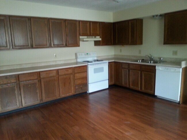 Kitchen - 5495 Archway Dr
