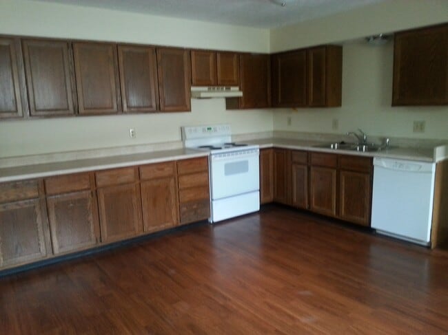 Kitchen - 5495 Archway Dr