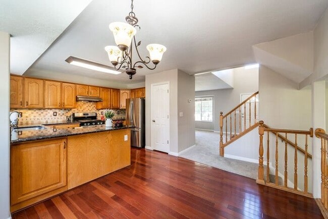 Building Photo - Beautiful Home in Midvale w/ attached 2 car garage!