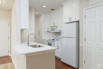 2BR, 1BA - 892SF - Kitchen - Kelly's Ridge Apartments