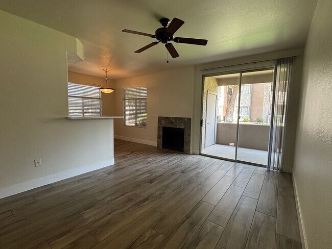 Foto del edificio - 3830 E Lakewood Pkwy E