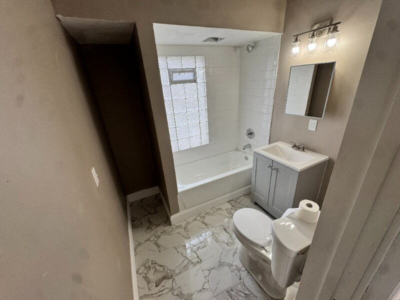 3876 W 18th St Cleveland, OH 44109 – photo 5