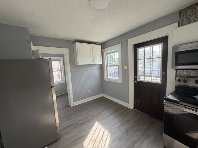 Building Photo - 3586 W 47th St