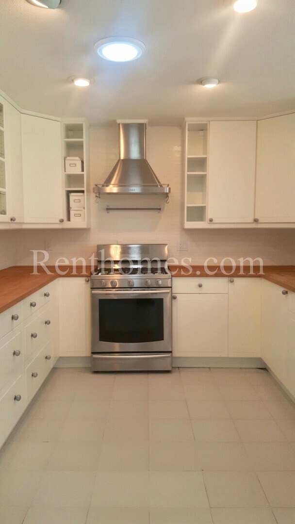 Building Photo - Mira Mesa, 10019 Knight Dr, Near Sorrento ...
