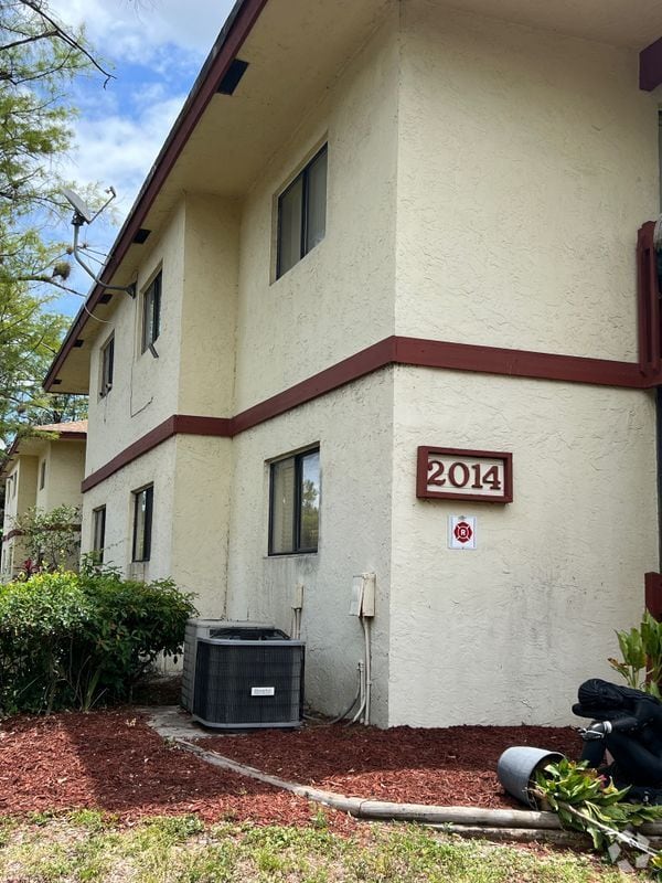 Building Photo - 2014 NW 43 Terrace