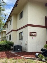 Building Photo - 2014 NW 43 Terrace