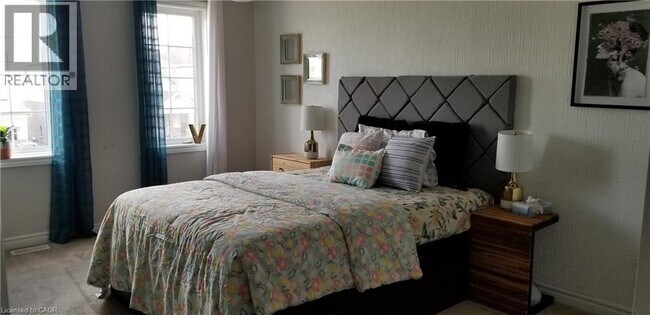 Photo du bâtiment - 118 Steeplechase Wy