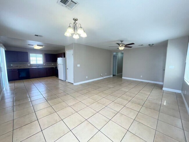 Building Photo - Move-In Ready 3-Bedroom Rental in Quiet No...
