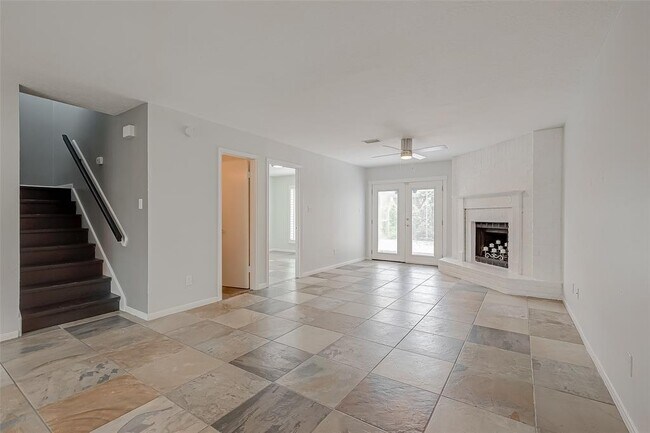 Building Photo - 526 Birdsong Dr