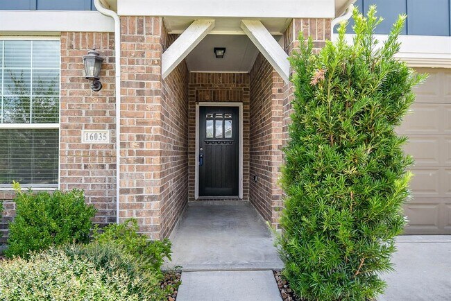 Foto del edificio - 16035 Dehay Ln