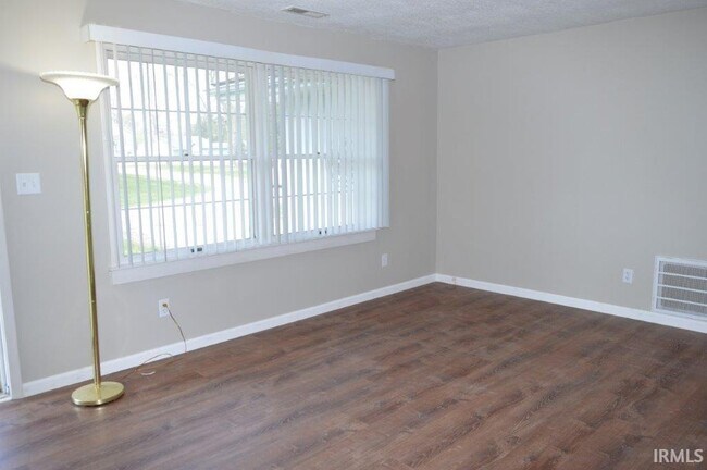 Foto del edificio - 16818 Coldwater Rd