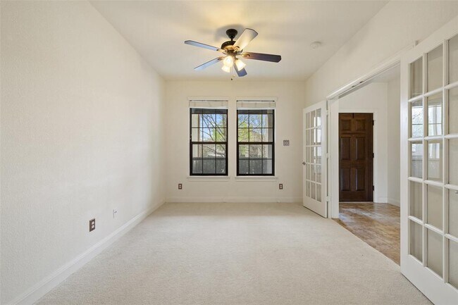 Foto del edificio - 107 Breakaway Rd