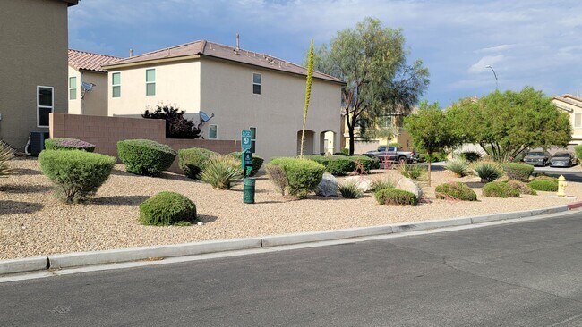 Building Photo - Northwest 3 bed 2.5 bath with close freeway access