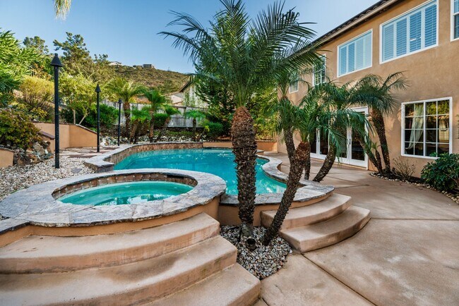 Foto del edificio - Luxurious home in the Westcliffe Community of San Elijo Approx. 4181sq feet that includes pool/sp...