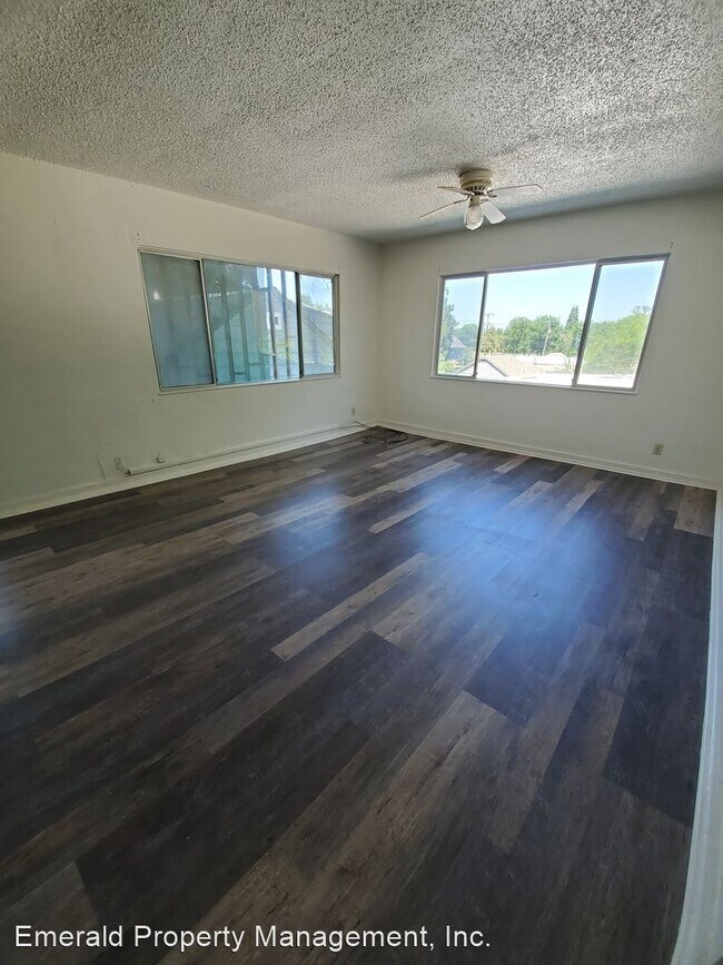 Building Photo - 320-320 1/2 Clark St